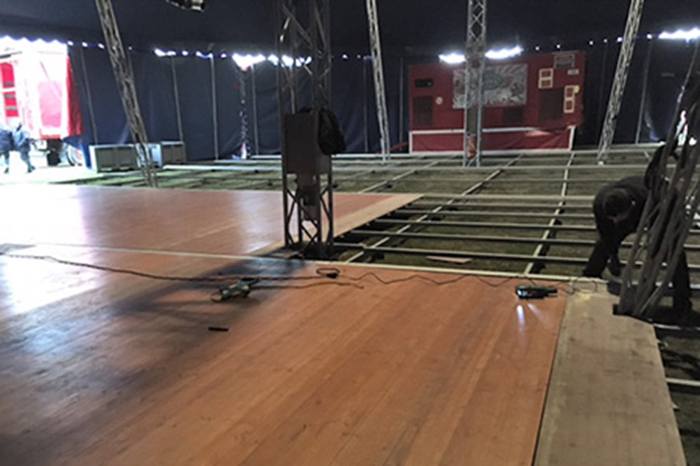 Montage Plancher pour Tente Silhouette, Château de Pennautier